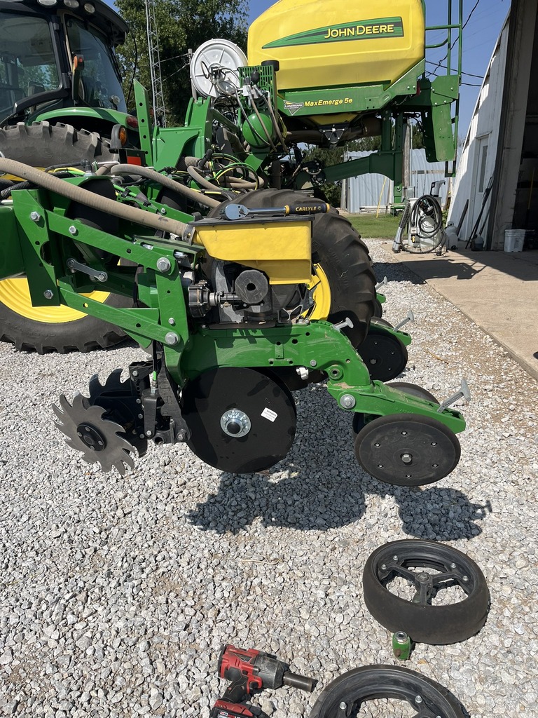 planter rebuilder machine - John Deere